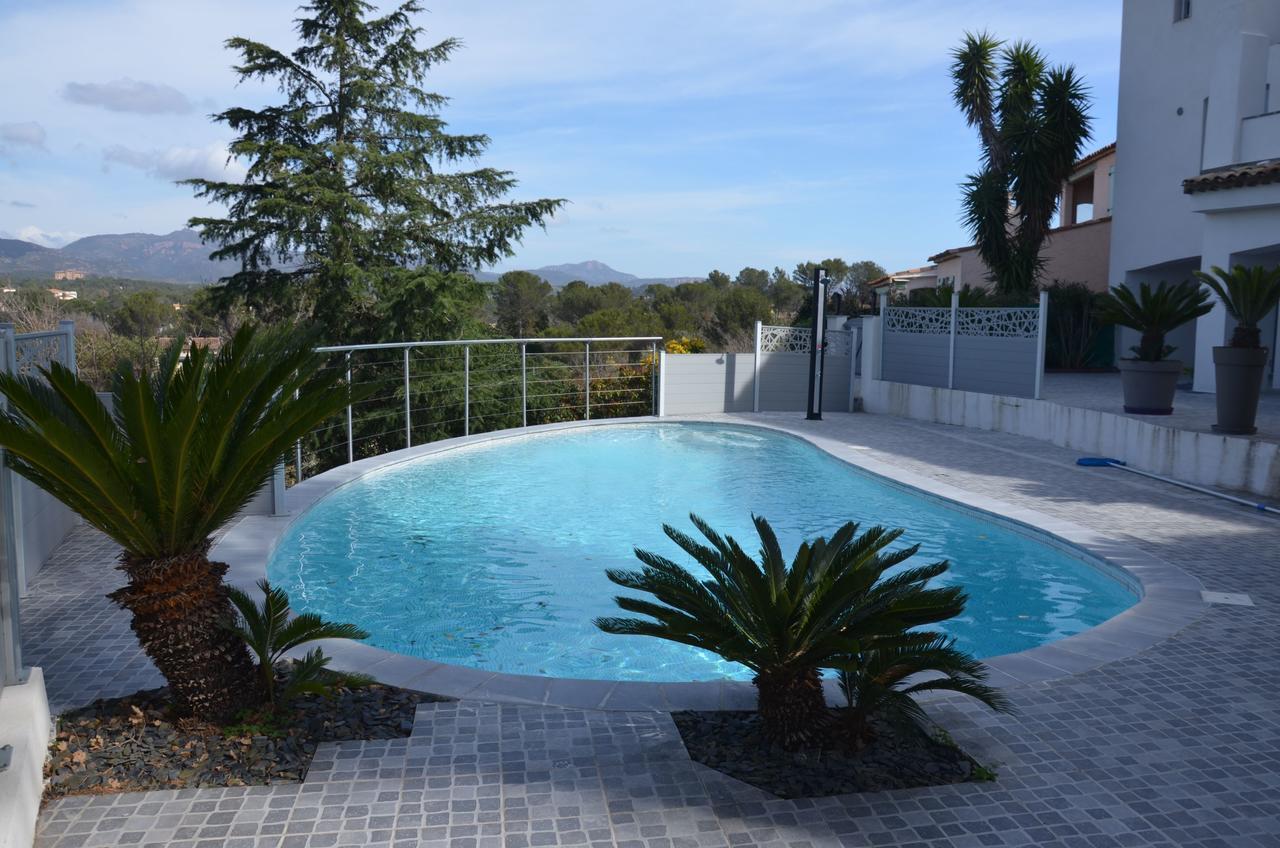 Belle Maison Avec Piscine Dans Les Hauteurs A Saint Raphael Exterior foto